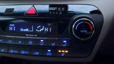 Hyundai Tucson 2.0 CRDi Blue Drive Premium 5dr 2WD Diesel Estate